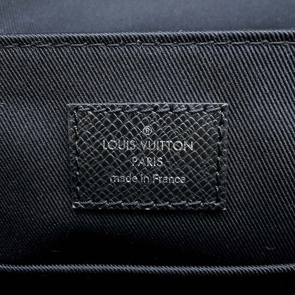 Louis Vuitton District PM Bag Taiga Black - Picture 6 of 6